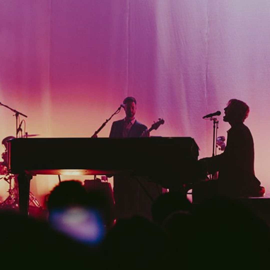 Joe Beardsmore created the visual setting for Tom Odell’s Black Friday Tour.